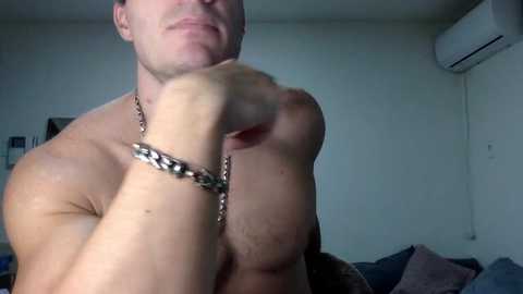 capt_oliver @ chaturbate on 20260318