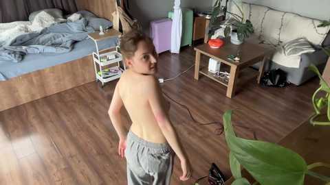 holydori @ chaturbate on 20260328