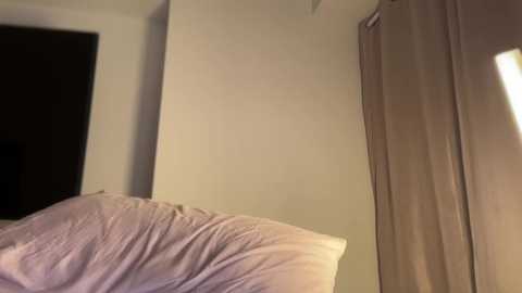 latinella @ chaturbate on 20260329