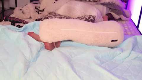 hazeleo @ chaturbate on 20260405