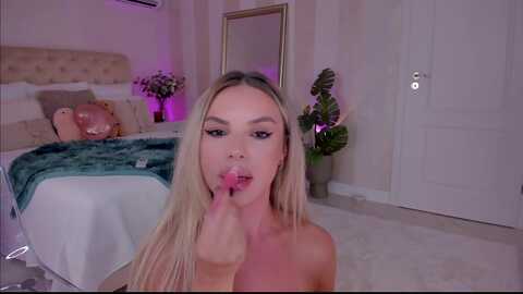 maya_di @ myfreecams on 20230901