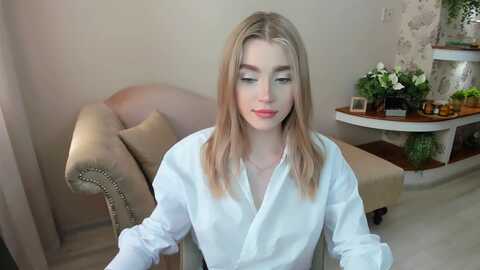 ccrystalsoul @ myfreecams on 20230902