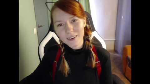 nikifoks18 @ myfreecams on 20230902