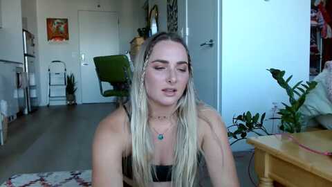 oliviaquinnn @ myfreecams on 20230902