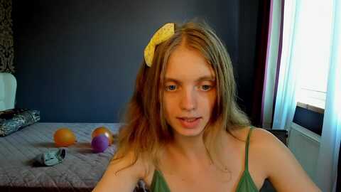 oliviawhites @ myfreecams on 20230902