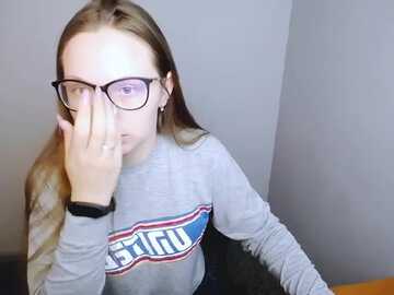 annahotty_ @ myfreecams on 20230903