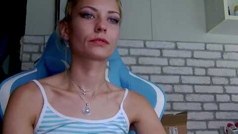 karoline121 @ myfreecams on 20230903