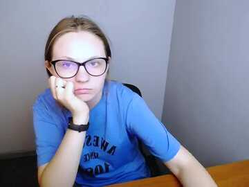 annahotty_ @ myfreecams on 20230904