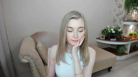 ccrystalsoul @ myfreecams on 20230904