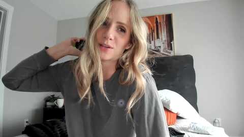 lucylux1 @ myfreecams on 20230904