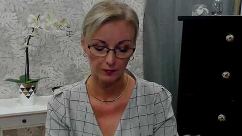 starvanessa1 @ myfreecams on 20230904