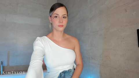 kimtylor_ @ myfreecams on 20230905