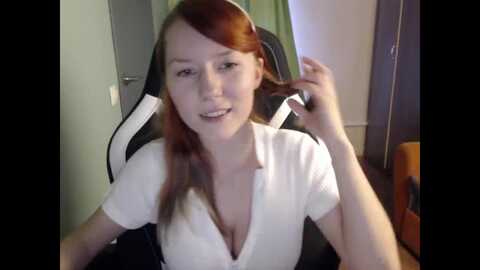 nikifoks18 @ myfreecams on 20230905