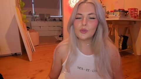 fun_nikki @ myfreecams on 20230907