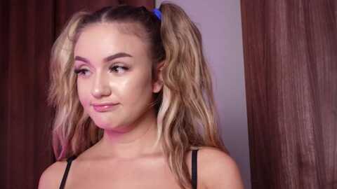 nadiakeysx @ myfreecams on 20230907
