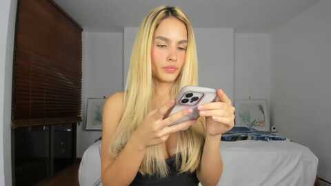 emiliana_cruz @ myfreecams on 20230909