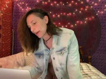 mistressquynn @ myfreecams on 20230909