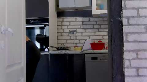 karoline121 @ myfreecams on 20230910