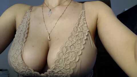 lolaspie @ myfreecams on 20230910