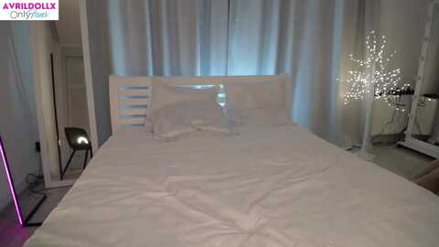 avrildollx @ myfreecams on 20230912