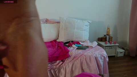 awesomeamy82 @ myfreecams on 20230912