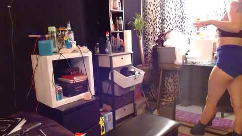 littlemisszee @ myfreecams on 20230912