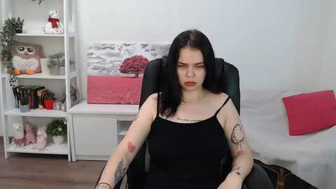 nicolyrio @ myfreecams on 20230912