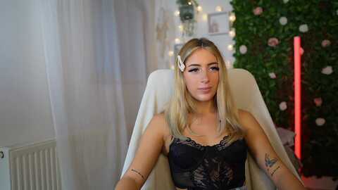 tina_nappi18 @ myfreecams on 20230912