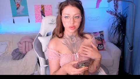 holy_michle @ myfreecams on 20230913