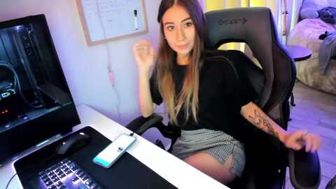 lory_babygirl @ myfreecams on 20230913