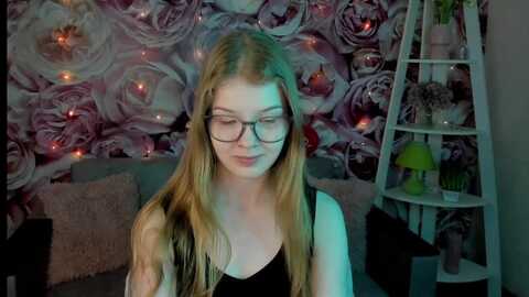 emilyember @ myfreecams on 20230914