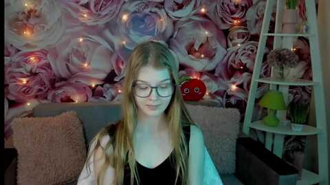 emilyember @ myfreecams on 20230914
