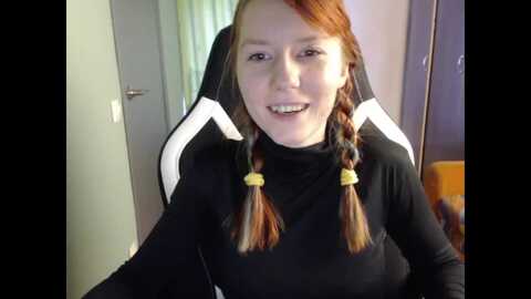 nikifoks18 @ myfreecams on 20230914