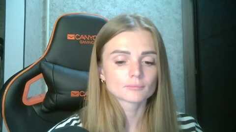 nowarinukrain @ myfreecams on 20230914