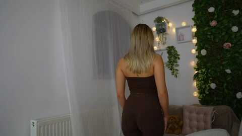 tina_nappi18 @ myfreecams on 20230914