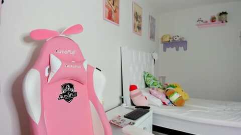 cherrycute666 @ myfreecams on 20230915