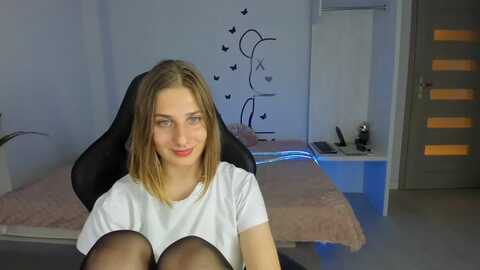 goldcanary @ myfreecams on 20230915