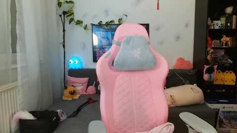 monicmoon18 @ myfreecams on 20230915