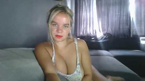 tilly2021 @ myfreecams on 20230915