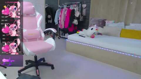 vanesasimon @ myfreecams on 20230915