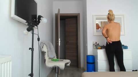 hrystina_ @ myfreecams on 20230916