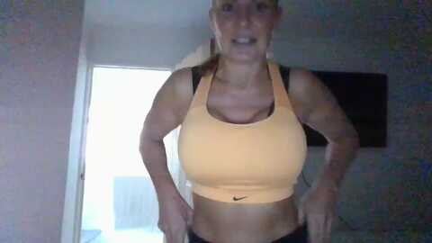 klo35 @ myfreecams on 20230916