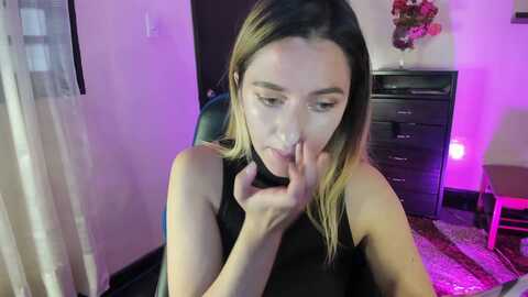 petuchel @ myfreecams on 20230916