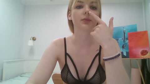 roxiesinner @ myfreecams on 20230916