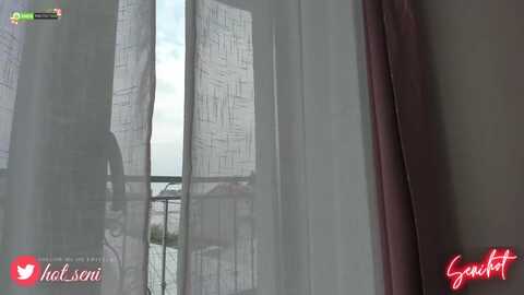 senihoot @ myfreecams on 20230916