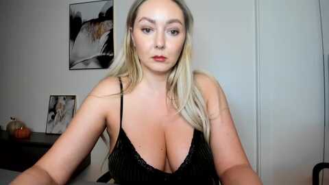 mi_ha @ myfreecams on 20230917