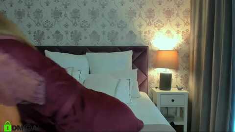 hnyhelenka @ myfreecams on 20230918