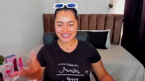 lola_evans_ @ myfreecams on 20230918