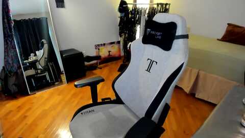 she_is_sam @ myfreecams on 20230918