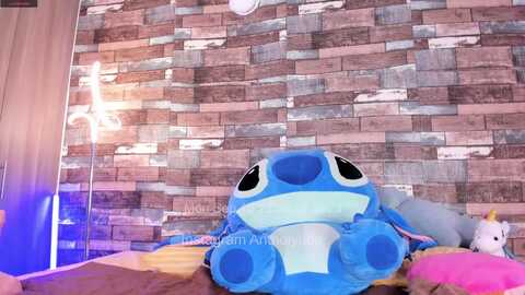 anthoneladoll @ myfreecams on 20230919